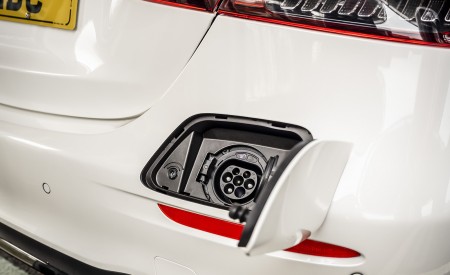 2021 Mercedes-Benz E 300 e Plug-In Hybrid (UK-Spec) Charging Port Wallpapers 450x275 (62)