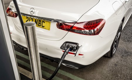 2021 Mercedes-Benz E 300 e Plug-In Hybrid (UK-Spec) Charging Wallpapers 450x275 (55)