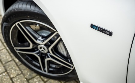 2021 Mercedes-Benz E 300 e Plug-In Hybrid (UK-Spec) Detail Wallpapers 450x275 (53)