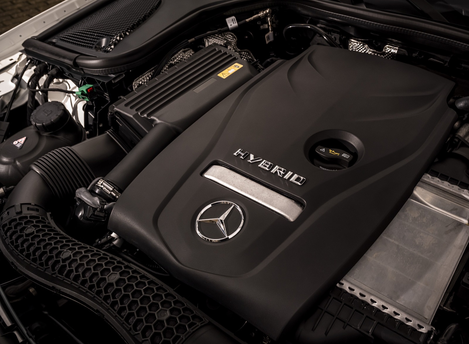 2021 Mercedes-Benz E 300 e Plug-In Hybrid (UK-Spec) Engine Wallpapers  #65 of 167