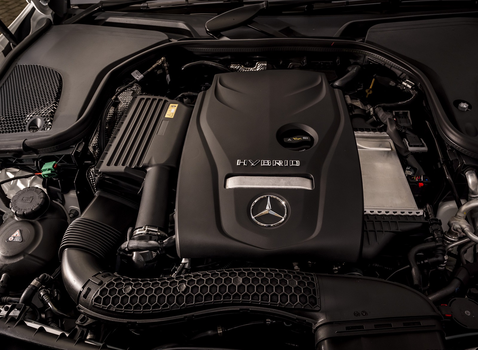 2021 Mercedes-Benz E 300 e Plug-In Hybrid (UK-Spec) Engine Wallpapers #66 of 167