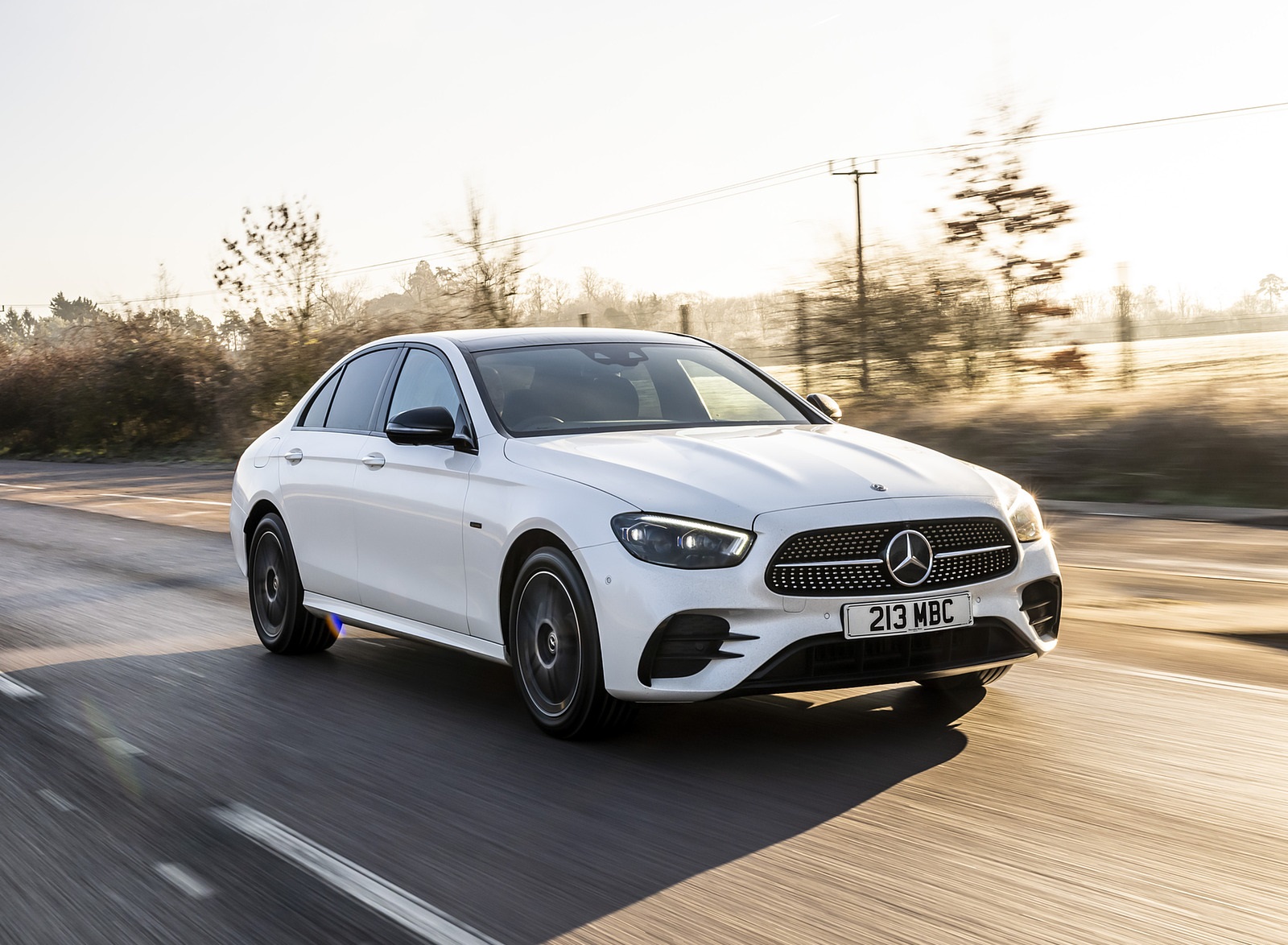 2021 Mercedes-Benz E 300 e Plug-In Hybrid (UK-Spec) Front Three-Quarter Wallpapers #26 of 167