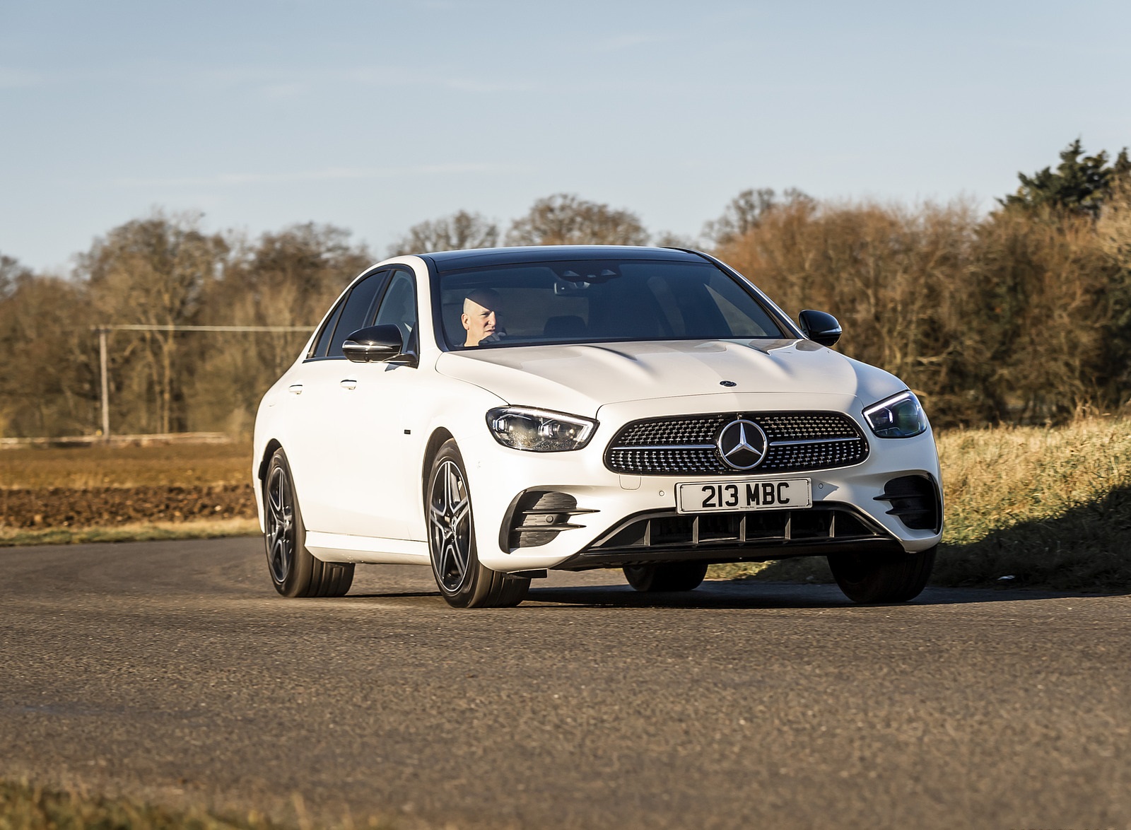 2021 Mercedes-Benz E 300 e Plug-In Hybrid (UK-Spec) Front Three-Quarter Wallpapers (2)