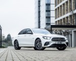 2021 Mercedes-Benz E 300 e Plug-In Hybrid (UK-Spec) Front Three-Quarter Wallpapers 150x120