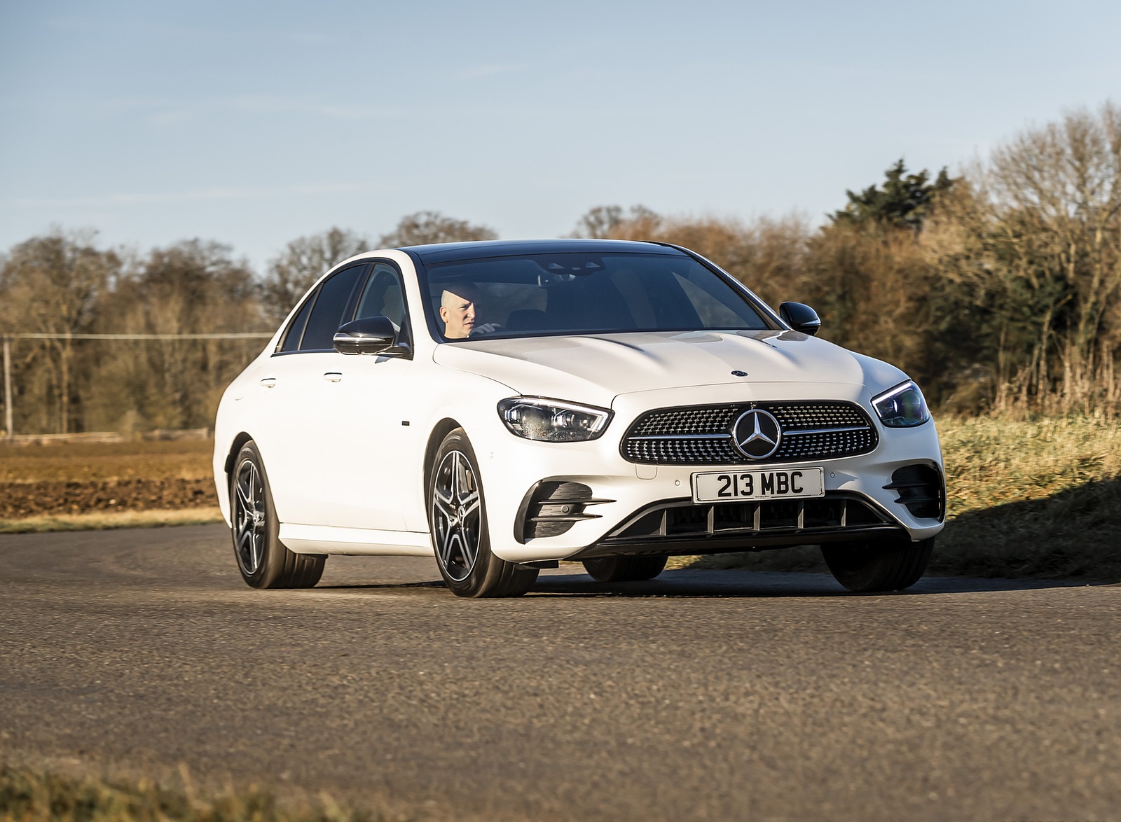 2021 Mercedes-Benz E 300 e Plug-In Hybrid (UK-Spec) Front Three-Quarter Wallpapers (3)