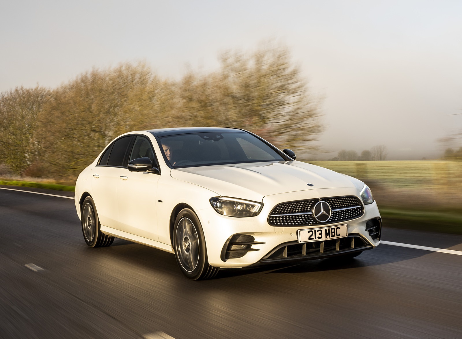 2021 Mercedes-Benz E 300 e Plug-In Hybrid (UK-Spec) Front Three-Quarter Wallpapers #28 of 167
