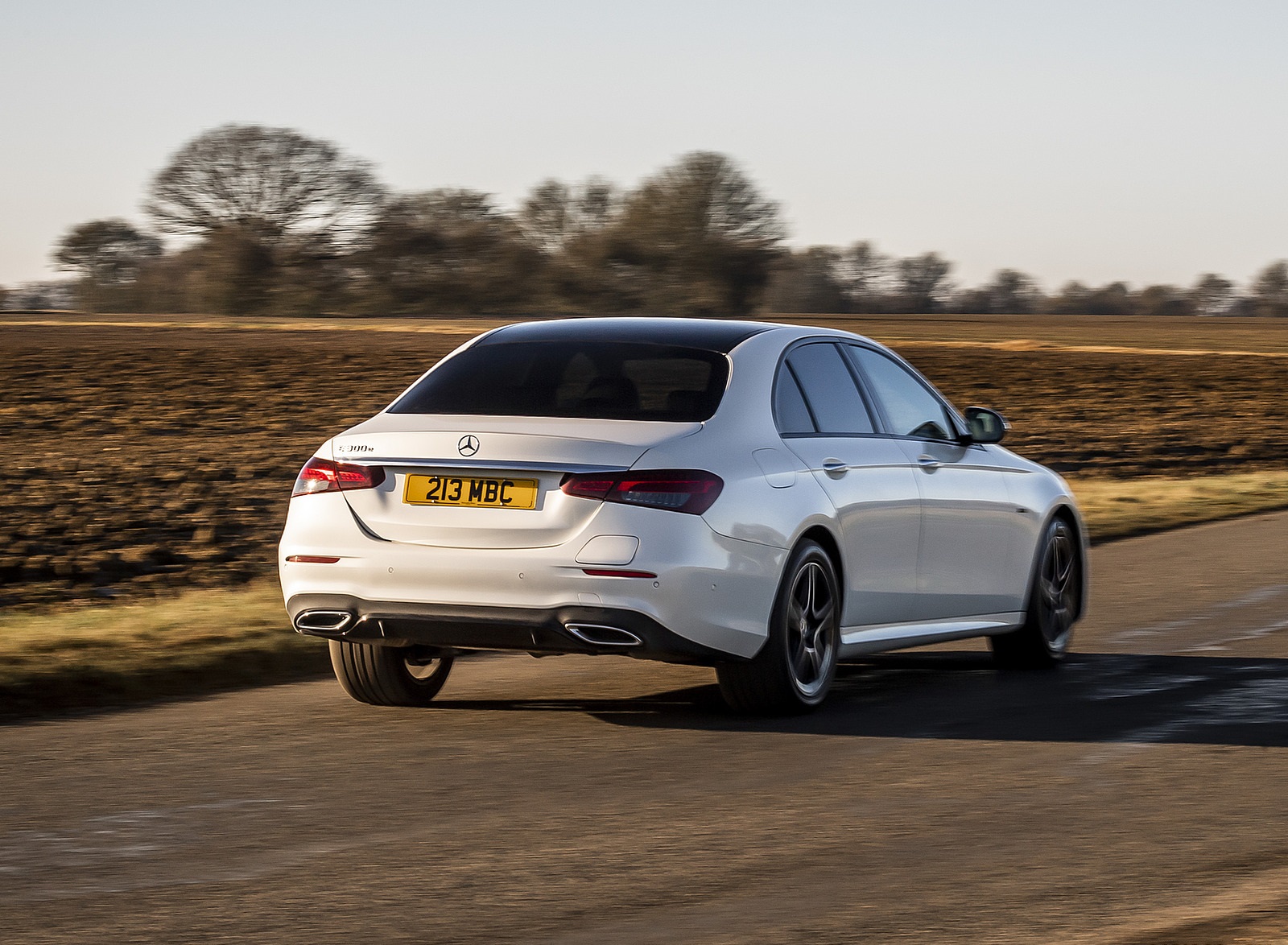 2021 Mercedes-Benz E 300 e Plug-In Hybrid (UK-Spec) Rear Three-Quarter Wallpapers #8 of 167