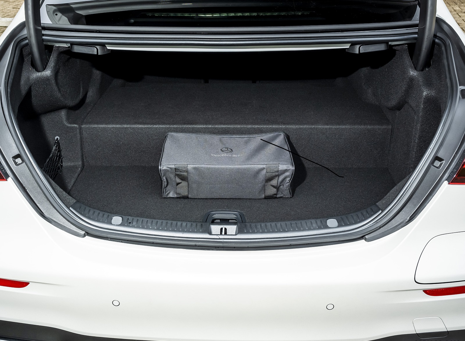 2021 Mercedes-Benz E 300 e Plug-In Hybrid (UK-Spec) Trunk Wallpapers #72 of 167