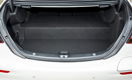 2021 Mercedes-Benz E 300 e Plug-In Hybrid (UK-Spec) Trunk Wallpapers 450x275 (73)