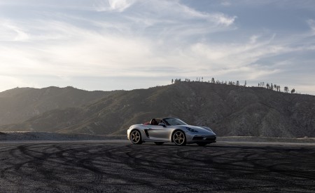 2021 Porsche 718 Boxster GTS 4.0 25 Years (Color: GT Silver) Front Three-Quarter Wallpapers 450x275 (60)