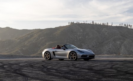 2021 Porsche 718 Boxster GTS 4.0 25 Years (Color: GT Silver) Front Three-Quarter Wallpapers 450x275 (61)