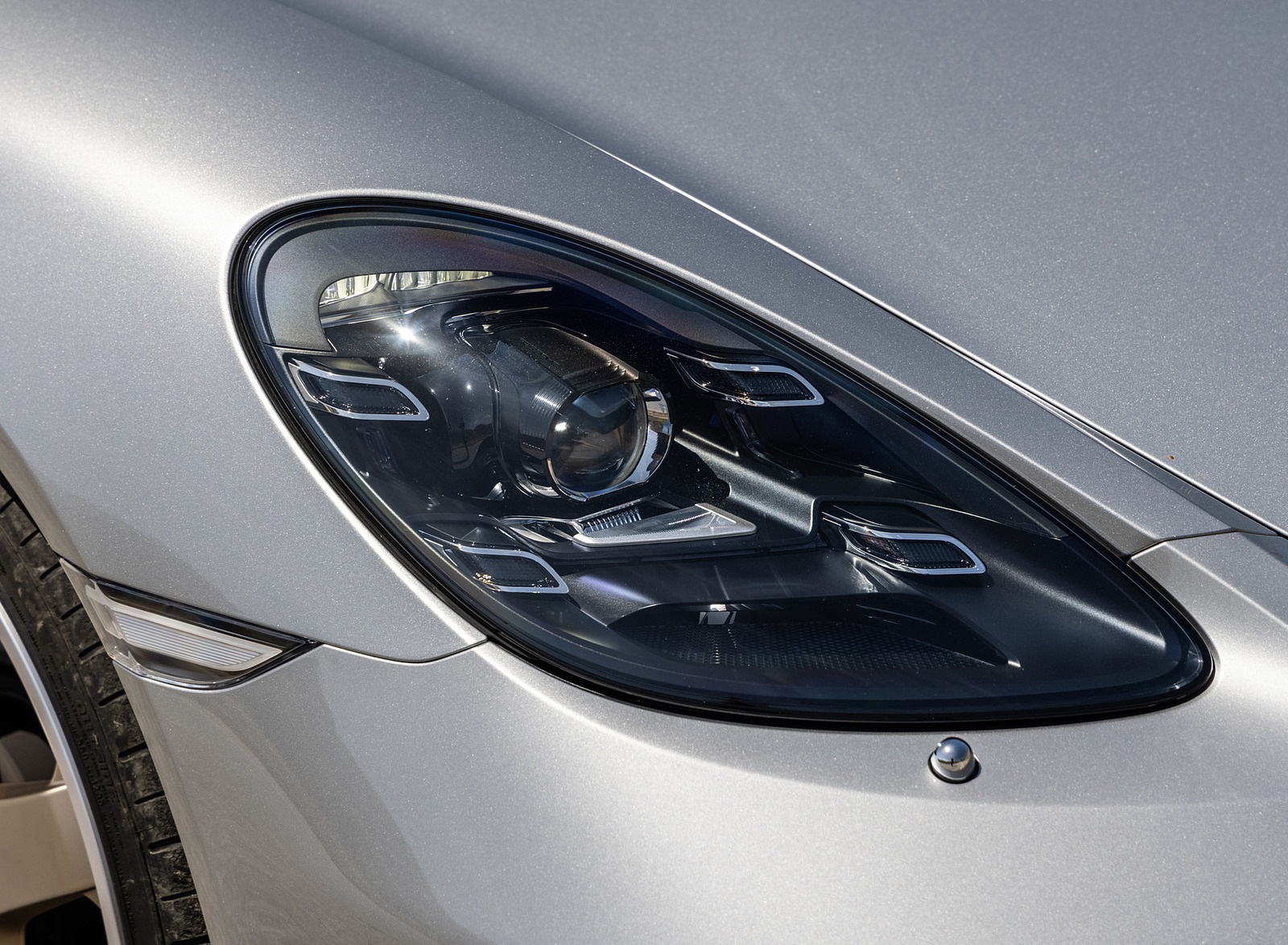 2021 Porsche 718 Boxster GTS 4.0 25 Years (Color: GT Silver) Headlight Wallpapers #67 of 185