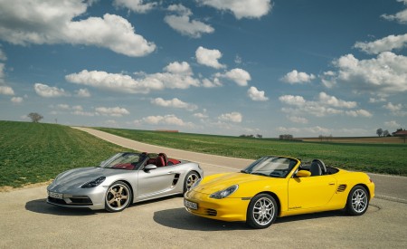2021 Porsche 718 Boxster GTS 4.0 25 Years and 1996 Boxster Front Three-Quarter Wallpapers 450x275 (158)