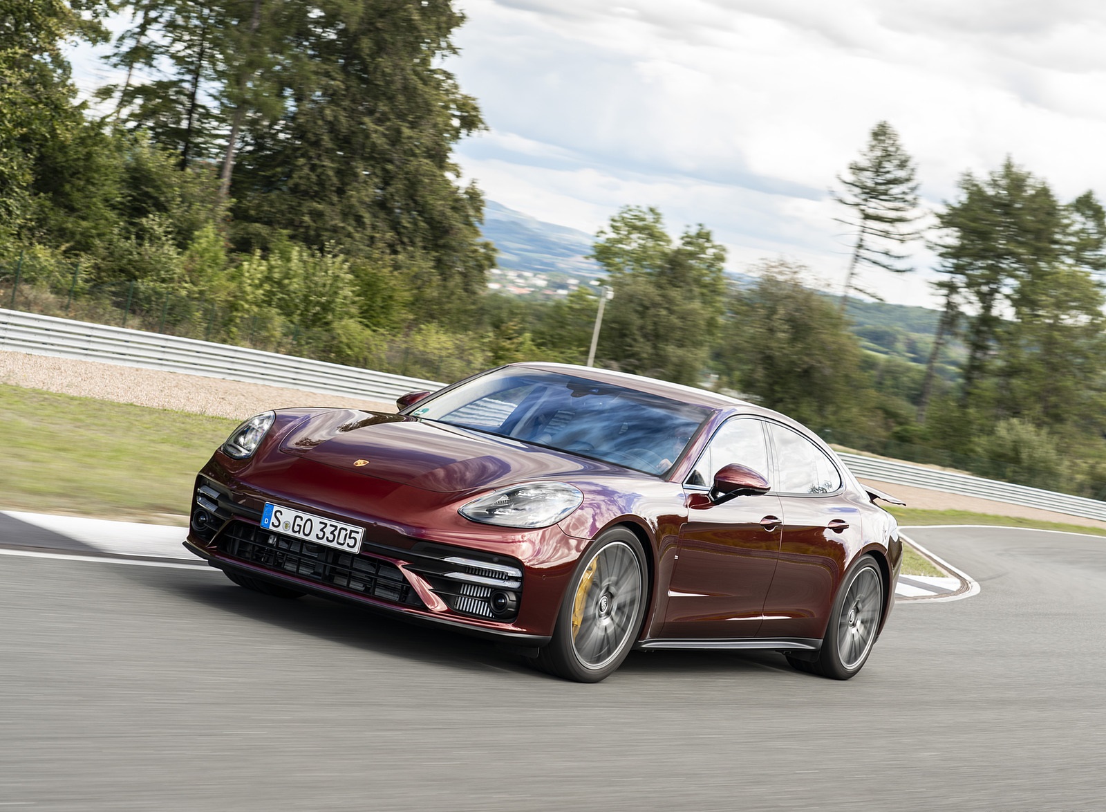 2021 Porsche Panamera Turbo S (Color: Cherry Metallic) Front Three-Quarter Wallpapers (3)