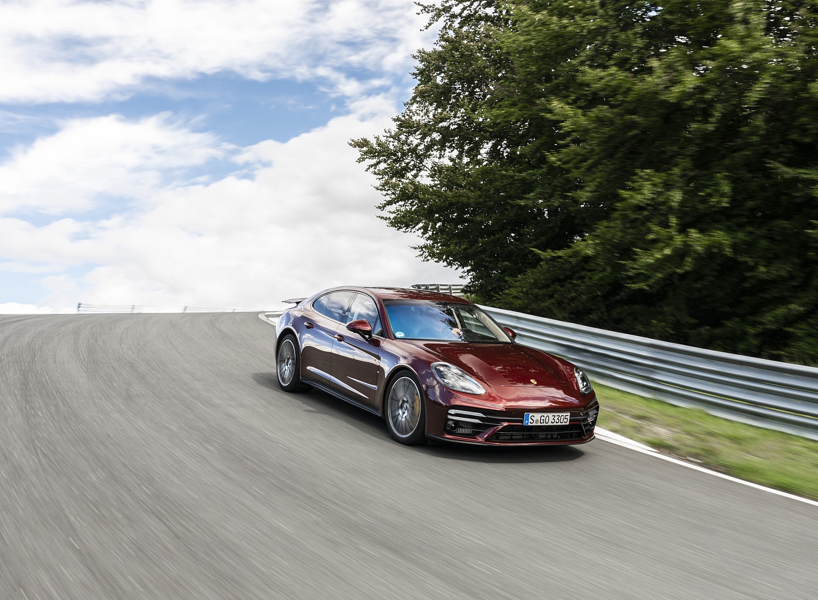 2021 Porsche Panamera Turbo S (Color: Cherry Metallic) Front Three-Quarter Wallpapers #9 of 137