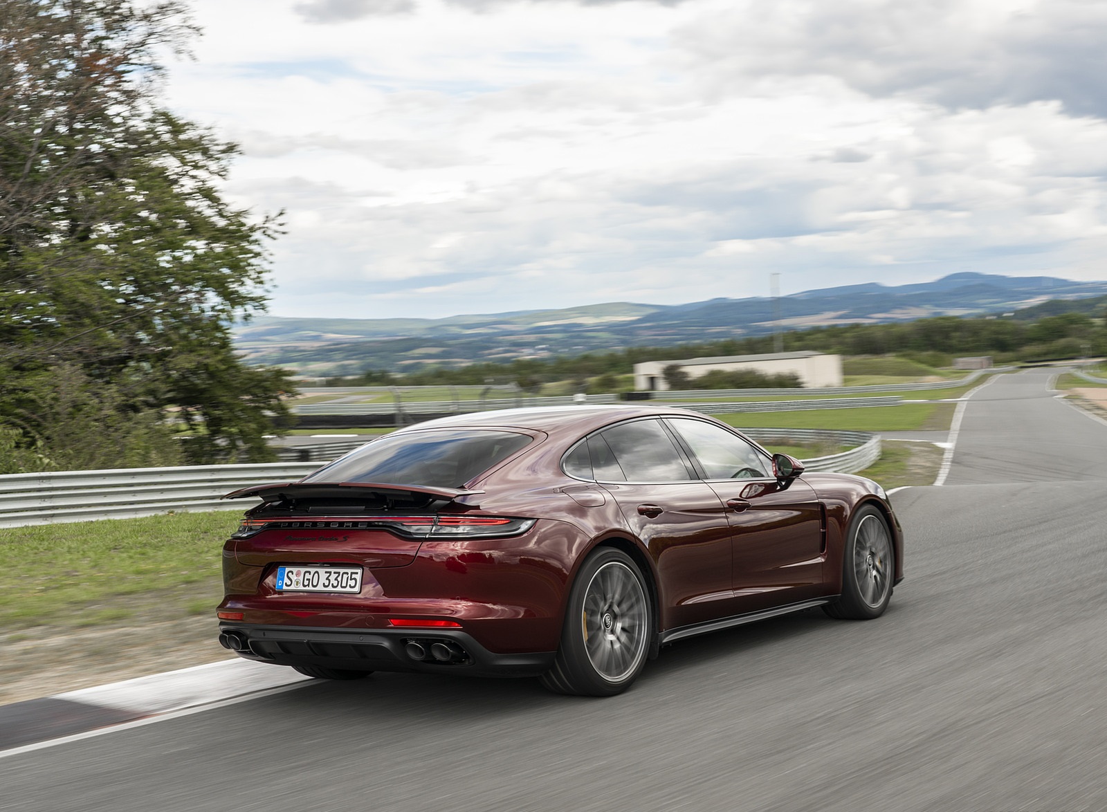 2021 Porsche Panamera Turbo S (Color: Cherry Metallic) Rear Three-Quarter Wallpapers #18 of 137