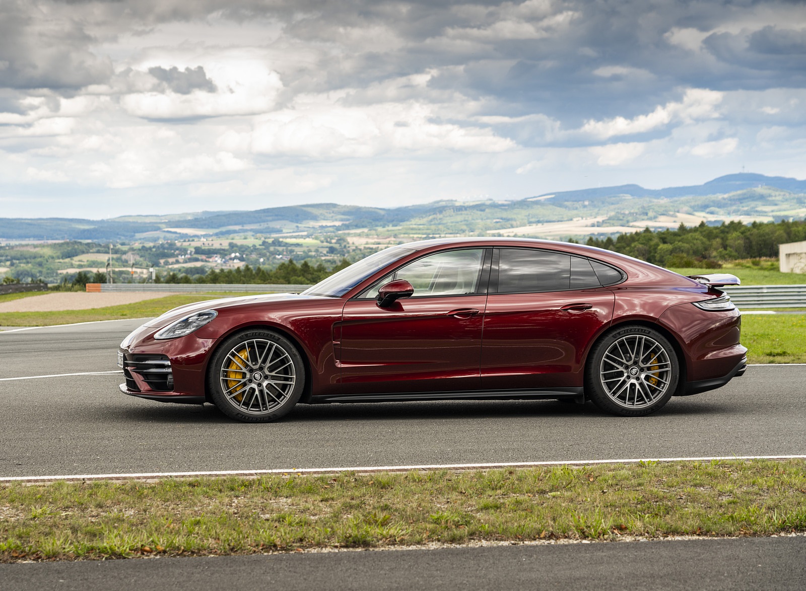 2021 Porsche Panamera Turbo S (Color: Cherry Metallic) Side Wallpapers #29 of 137