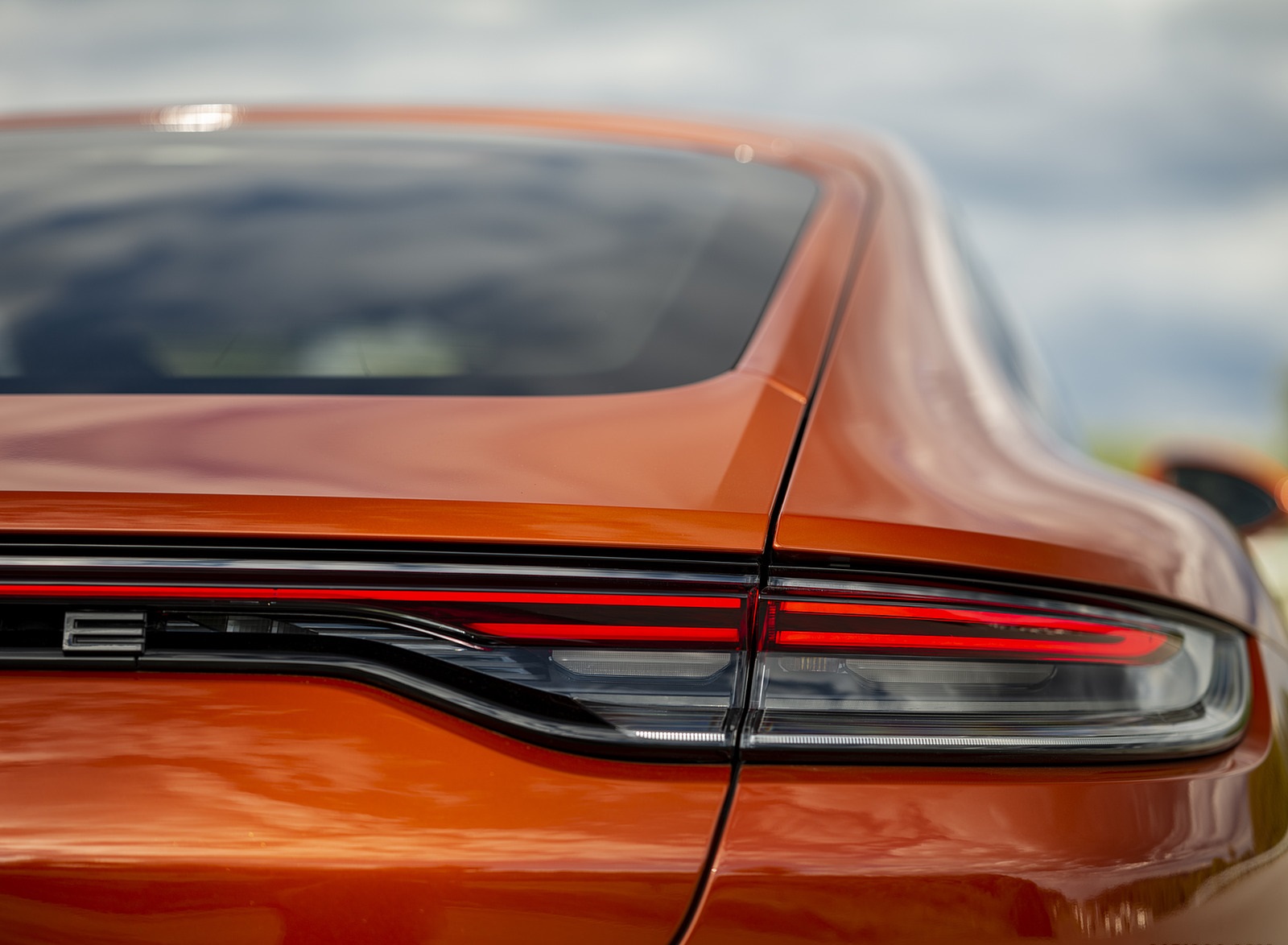 2021 Porsche Panamera Turbo S (Color: Papaya Metallic) Tail Light Wallpapers #87 of 137