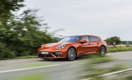 2021 Porsche Panamera Turbo S Sport Turismo (Color: Papaya Metallic) Front Three-Quarter Wallpapers 450x275 (36)