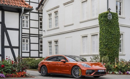 2021 Porsche Panamera Turbo S Sport Turismo (Color: Papaya Metallic) Front Three-Quarter Wallpapers  450x275 (43)