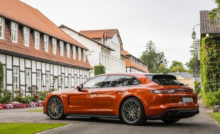 2021 Porsche Panamera Turbo S Sport Turismo (Color: Papaya Metallic) Rear Three-Quarter Wallpapers 450x275 (44)