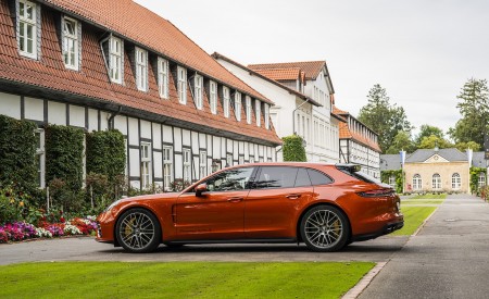 2021 Porsche Panamera Turbo S Sport Turismo (Color: Papaya Metallic) Side Wallpapers 450x275 (47)