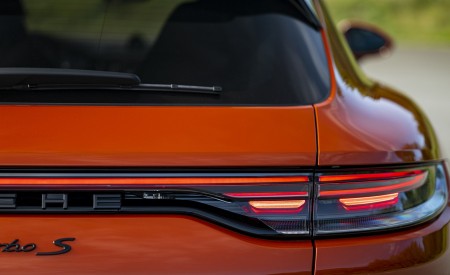 2021 Porsche Panamera Turbo S Sport Turismo (Color: Papaya Metallic) Tail Light Wallpapers  450x275 (55)