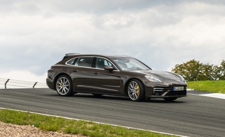 2021 Porsche Panamera Turbo S Sport Turismo (Color: Truffle Brown Metallic) Front Three-Quarter Wallpapers 450x275 (69)