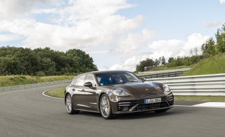 2021 Porsche Panamera Turbo S Sport Turismo (Color: Truffle Brown Metallic) Front Three-Quarter Wallpapers 450x275 (83)