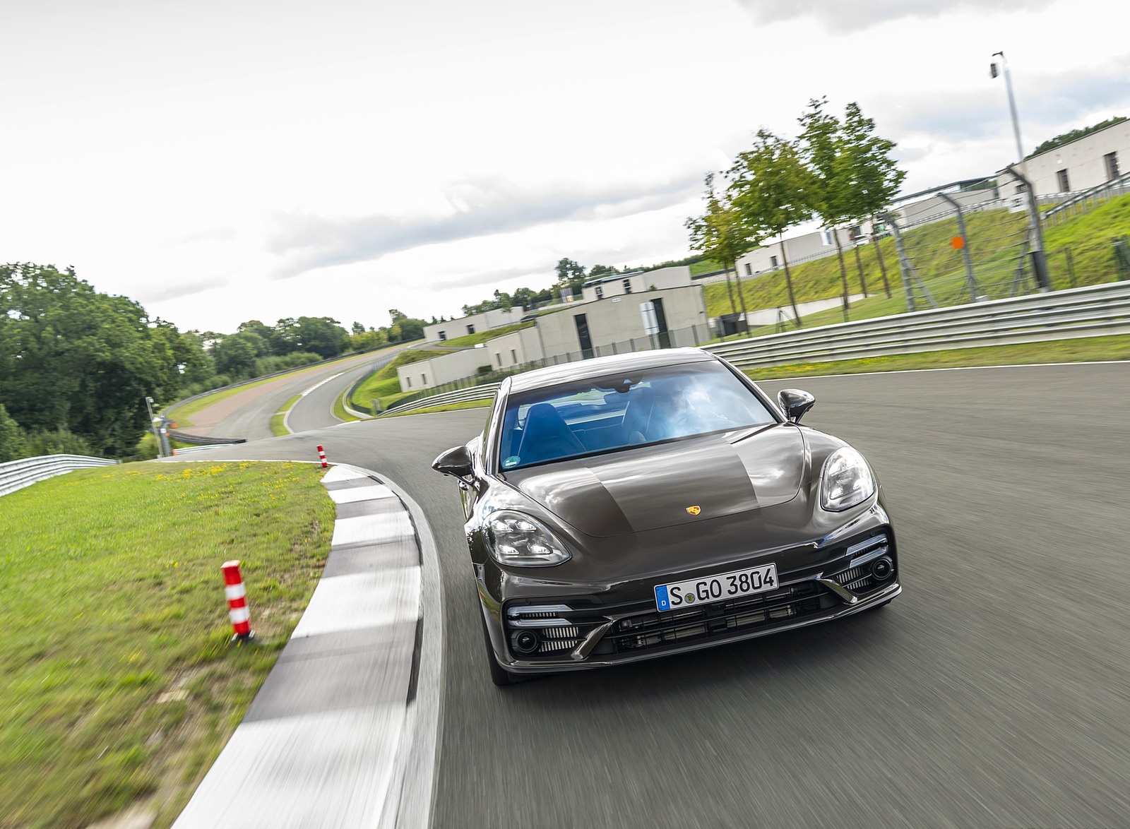 2021 Porsche Panamera Turbo S Sport Turismo (Color: Truffle Brown Metallic) Front Wallpapers #70 of 114