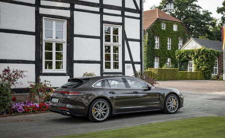 2021 Porsche Panamera Turbo S Sport Turismo (Color: Truffle Brown Metallic) Rear Three-Quarter Wallpapers 450x275 (93)