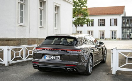 2021 Porsche Panamera Turbo S Sport Turismo (Color: Truffle Brown Metallic) Rear Wallpapers 450x275 (96)