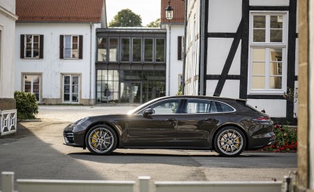 2021 Porsche Panamera Turbo S Sport Turismo (Color: Truffle Brown Metallic) Side Wallpapers 450x275 (97)