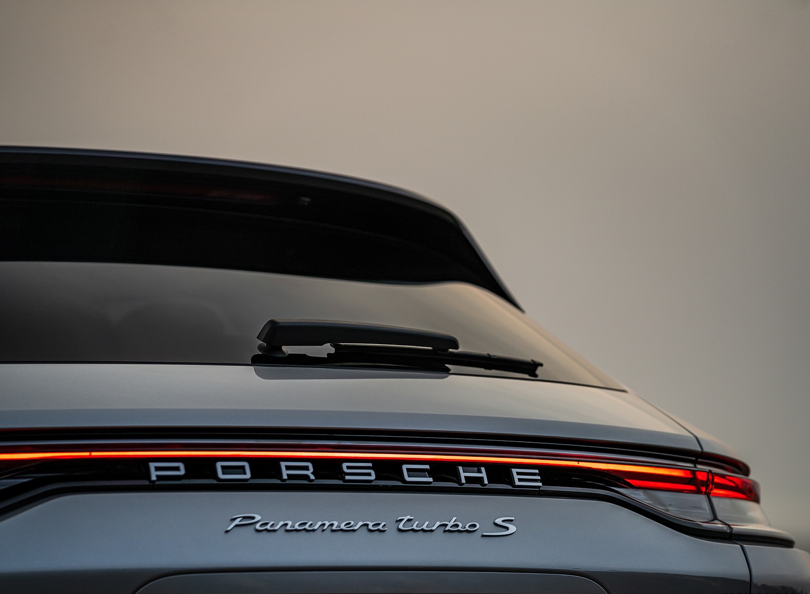 2021 Porsche Panamera Turbo S Sport Turismo (US-Spec; Color: GT Silver Metallic) Detail Wallpapers #22 of 114