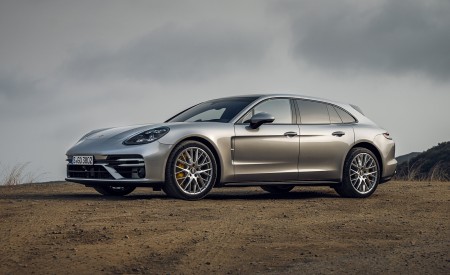 2021 Porsche Panamera Turbo S Sport Turismo (US-Spec; Color: GT Silver Metallic) Front Three-Quarter Wallpapers 450x275 (15)