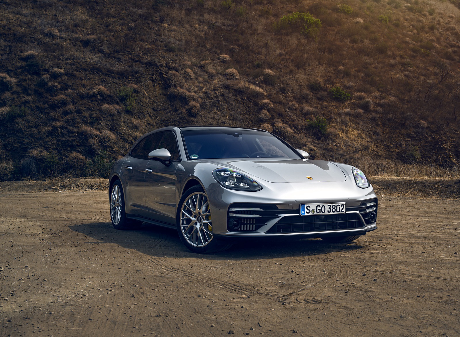 2021 Porsche Panamera Turbo S Sport Turismo (US-Spec; Color: GT Silver Metallic) Front Three-Quarter Wallpapers #14 of 114