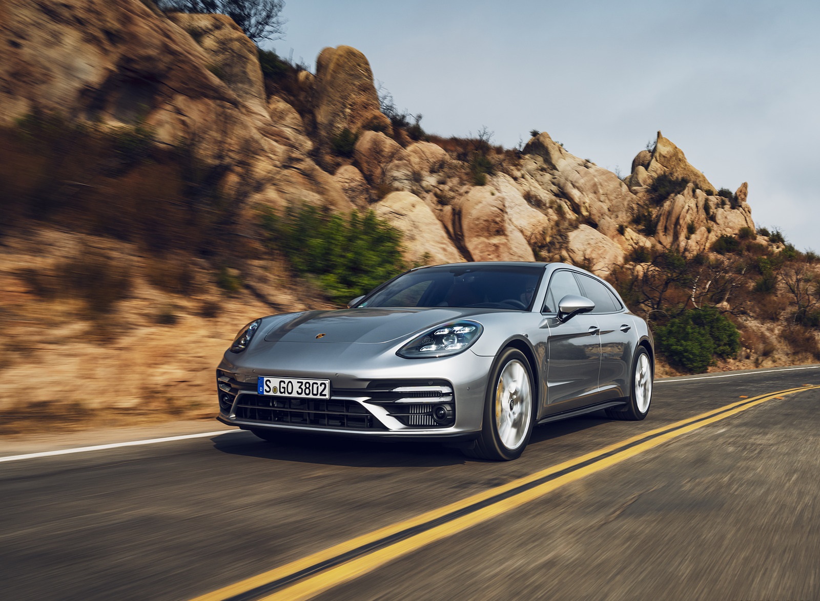 2021 Porsche Panamera Turbo S Sport Turismo (US-Spec; Color: GT Silver Metallic) Front Three-Quarter Wallpapers #3 of 114