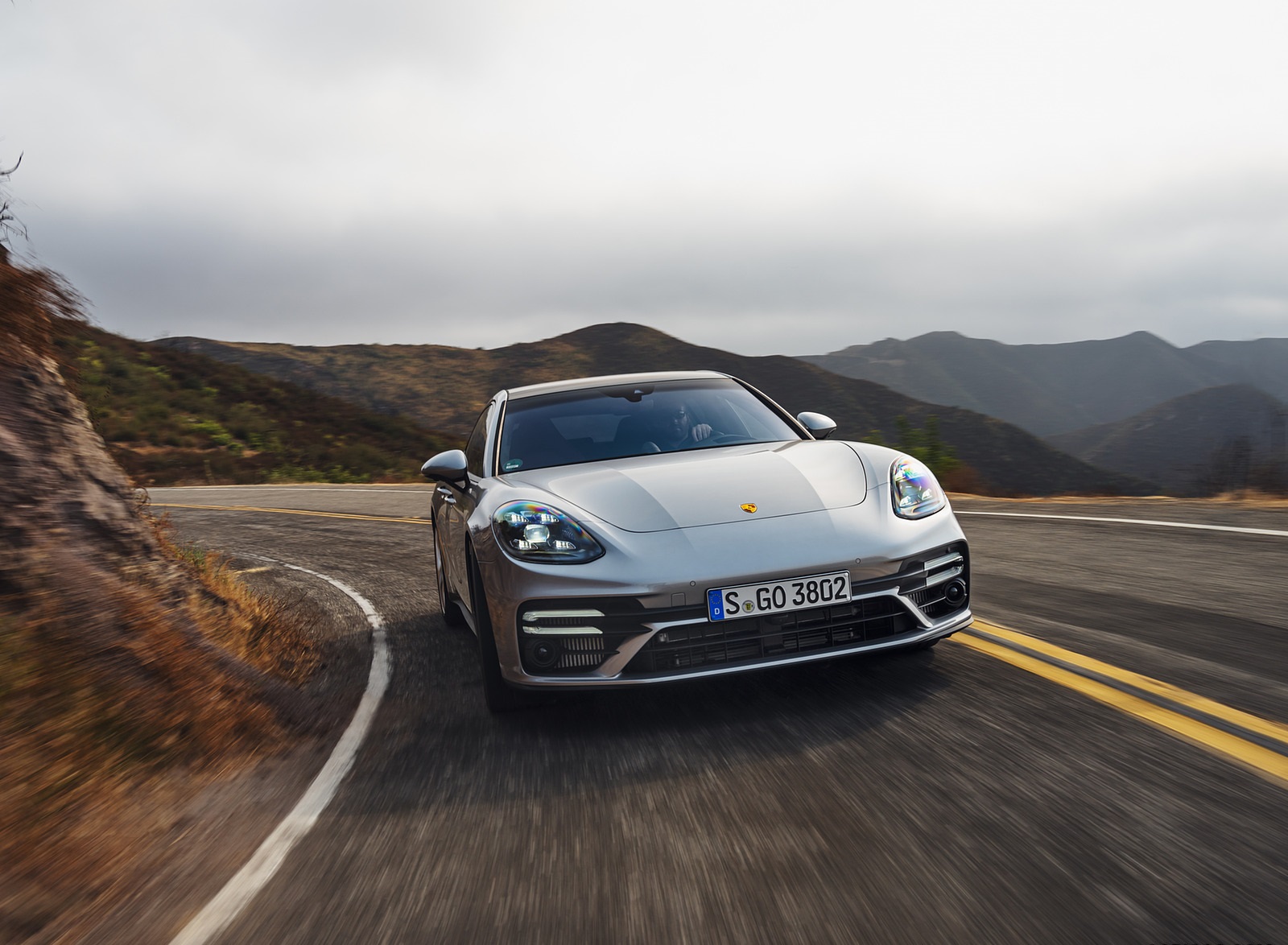 2021 Porsche Panamera Turbo S Sport Turismo (US-Spec; Color: GT Silver Metallic) Front Wallpapers (4)