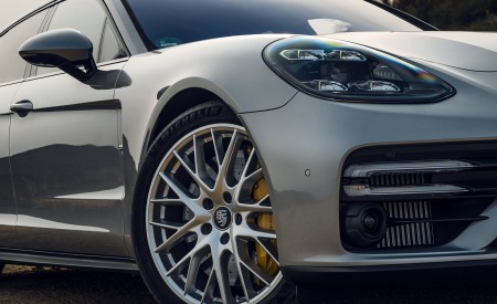 2021 Porsche Panamera Turbo S Sport Turismo (US-Spec; Color: GT Silver Metallic) Headlight Wallpapers 450x275 (18)