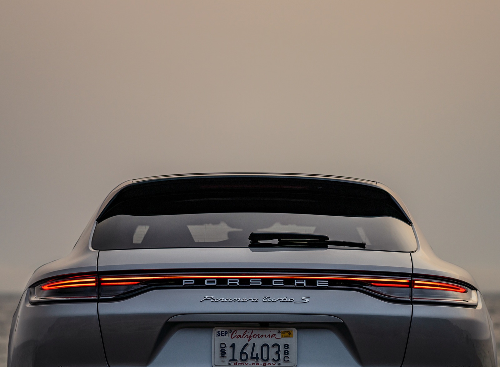 2021 Porsche Panamera Turbo S Sport Turismo (US-Spec; Color: GT Silver Metallic) Tail Light Wallpapers #21 of 114