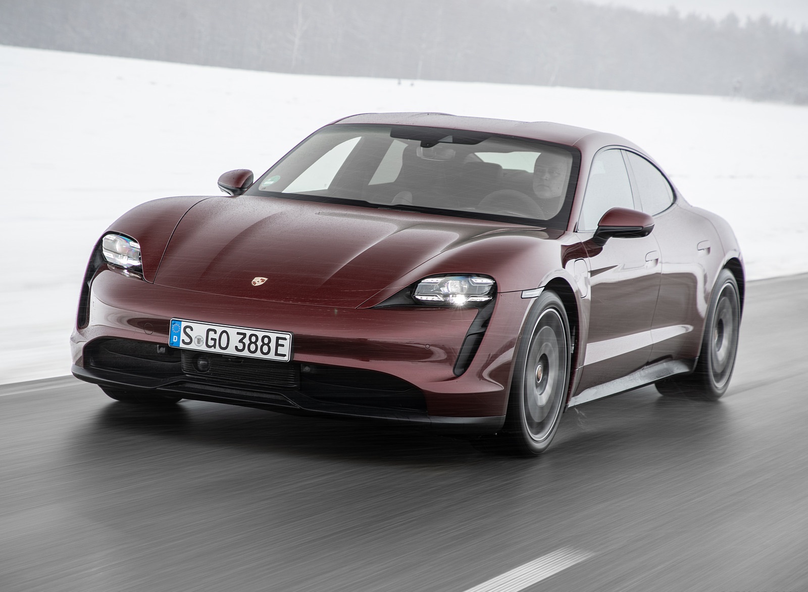 2021 Porsche Taycan (Color: Cherry Metallic) Front Three-Quarter Wallpapers #93 of 218