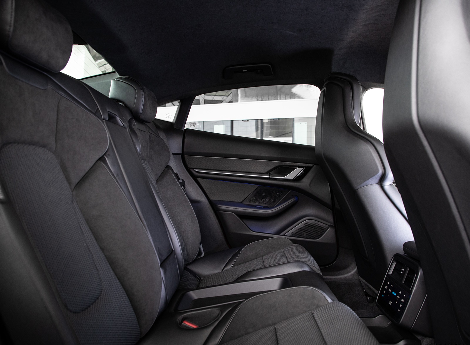 2021 Porsche Taycan (Color: Cherry Metallic) Interior Rear Seats Wallpapers #139 of 218