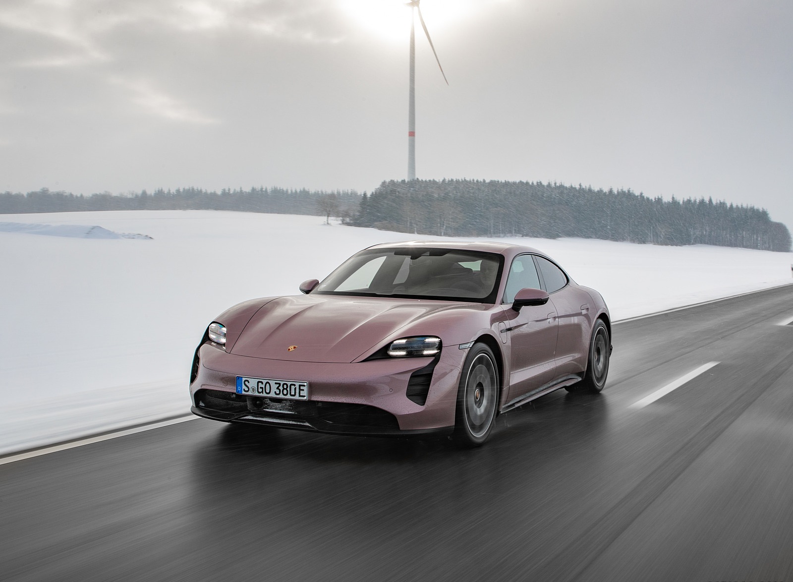 2021 Porsche Taycan (Color: Frozen Berry Metallic) Front Three-Quarter Wallpapers #148 of 218