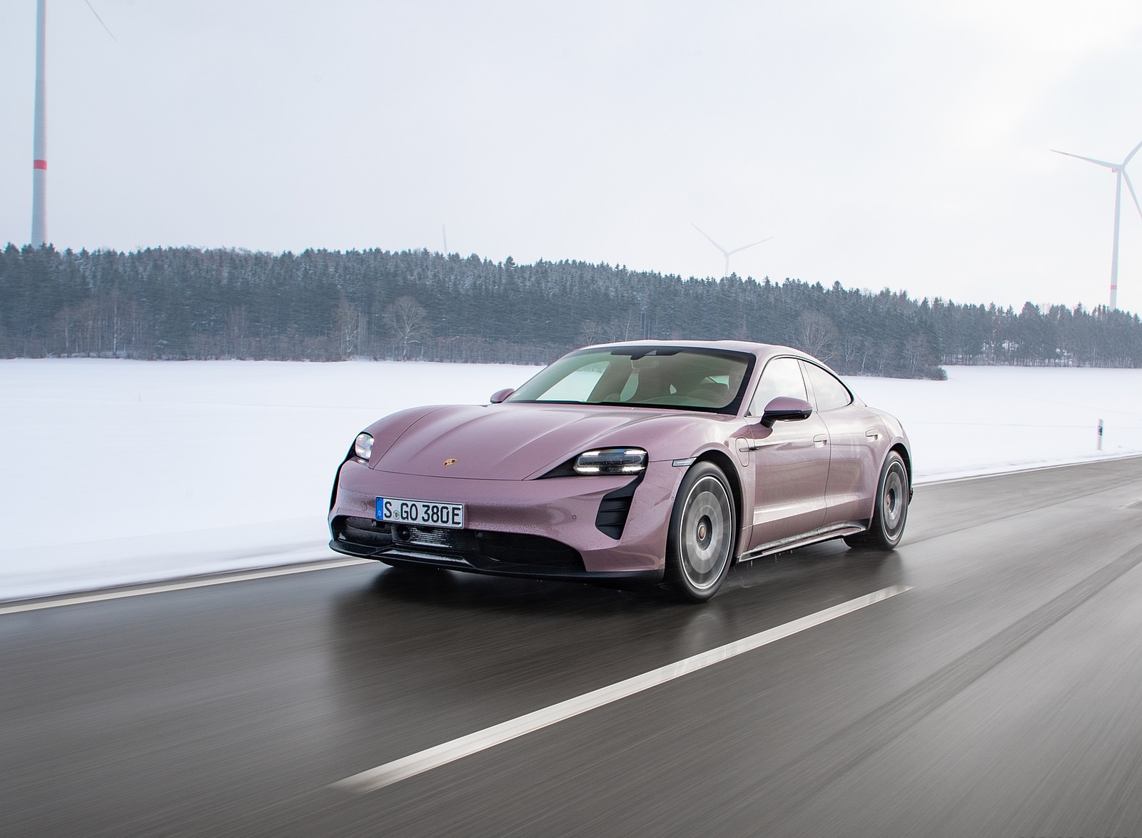 2021 Porsche Taycan (Color: Frozen Berry Metallic) Front Three-Quarter Wallpapers  #164 of 218