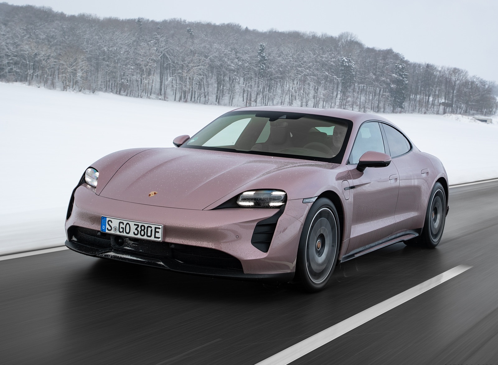 2021 Porsche Taycan (Color: Frozen Berry Metallic) Front Three-Quarter Wallpapers #163 of 218