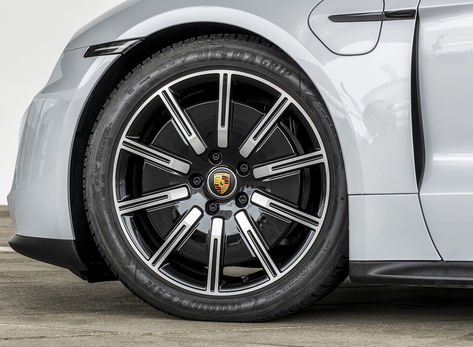 2021 Porsche Taycan (Color: Ice Grey Metallic) Wheel Wallpapers #78 of 218