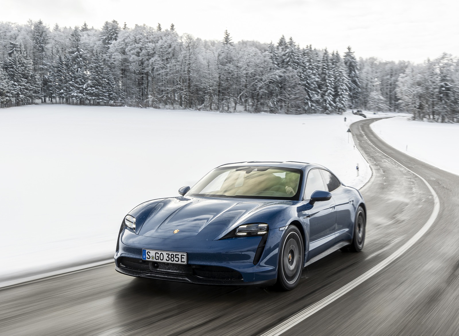 2021 Porsche Taycan (Color: Neptune Blue) Front Three-Quarter Wallpapers #17 of 218