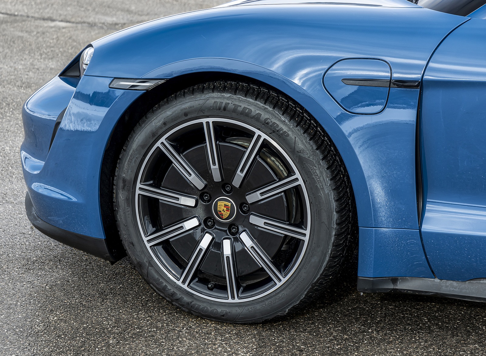 2021 Porsche Taycan (Color: Neptune Blue) Wheel Wallpapers #38 of 218