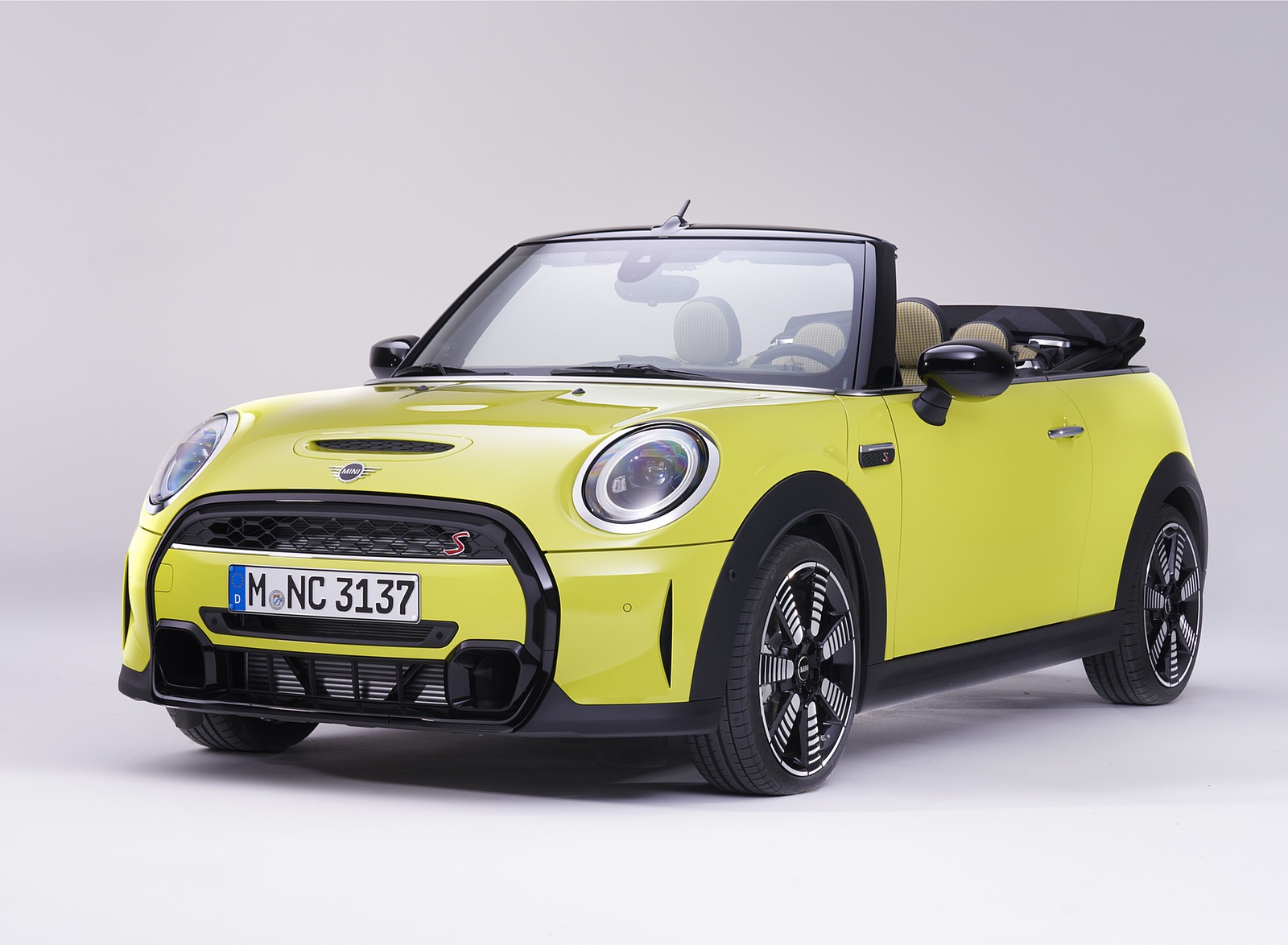 2022 MINI Cooper S Convertible Front Three-Quarter Wallpapers  #87 of 131