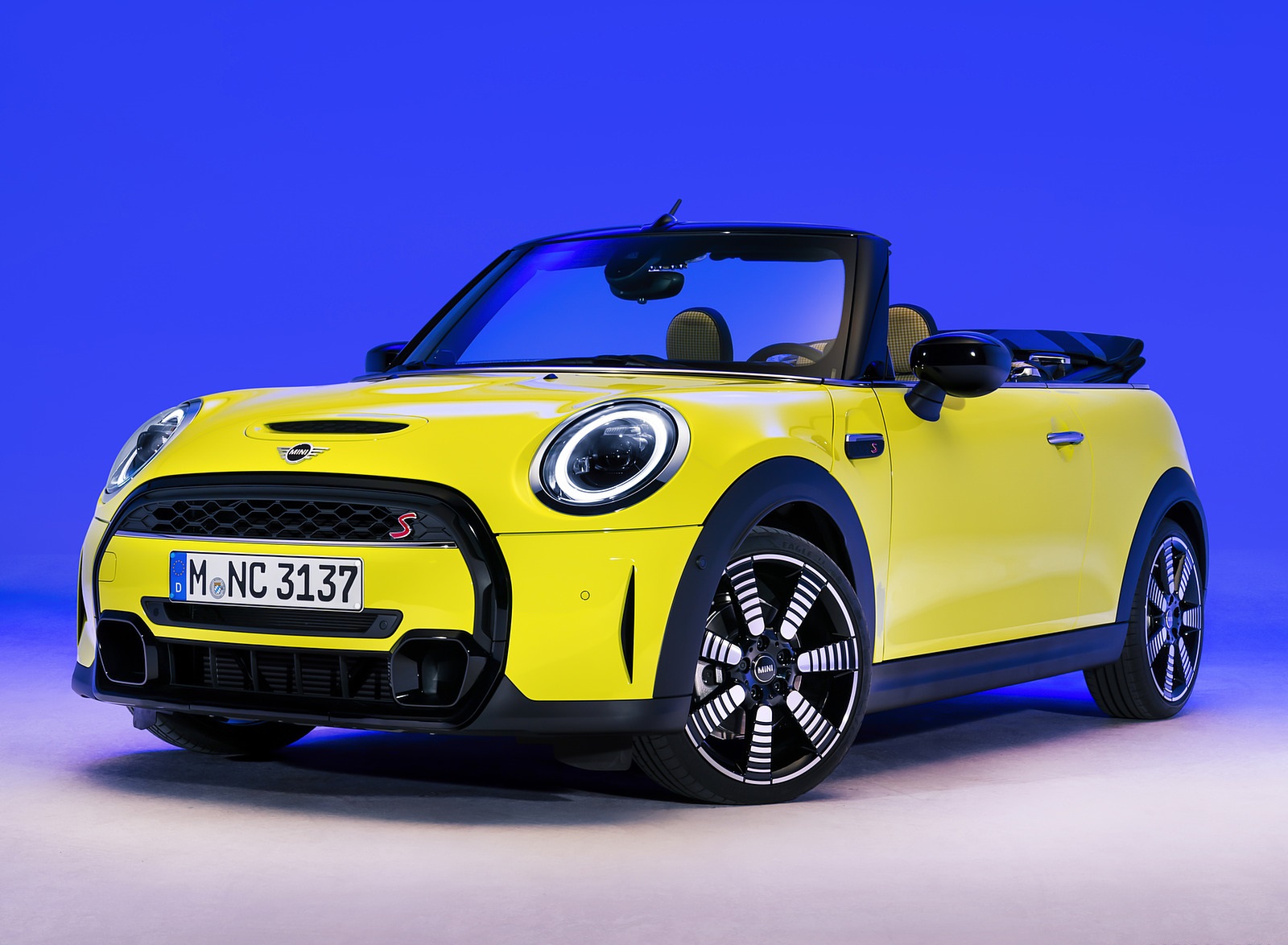 2022 MINI Cooper S Convertible Front Three-Quarter Wallpapers #81 of 131